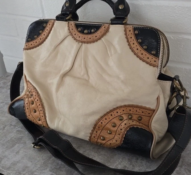 BETSEY JOHNSON 复古皮革拼色挎包 — 第 2/4 张图片