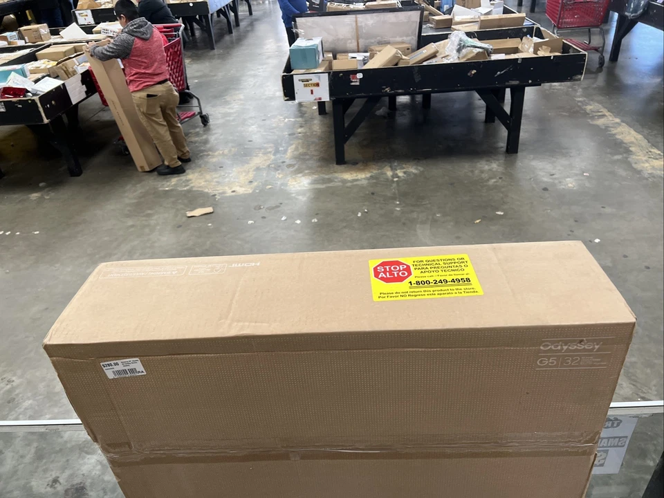 SAMSUNG G55C 32-in Odyssey Curved Gaming Computer LED Monitor - LS32CG552ENXZA - Image 2 of 4