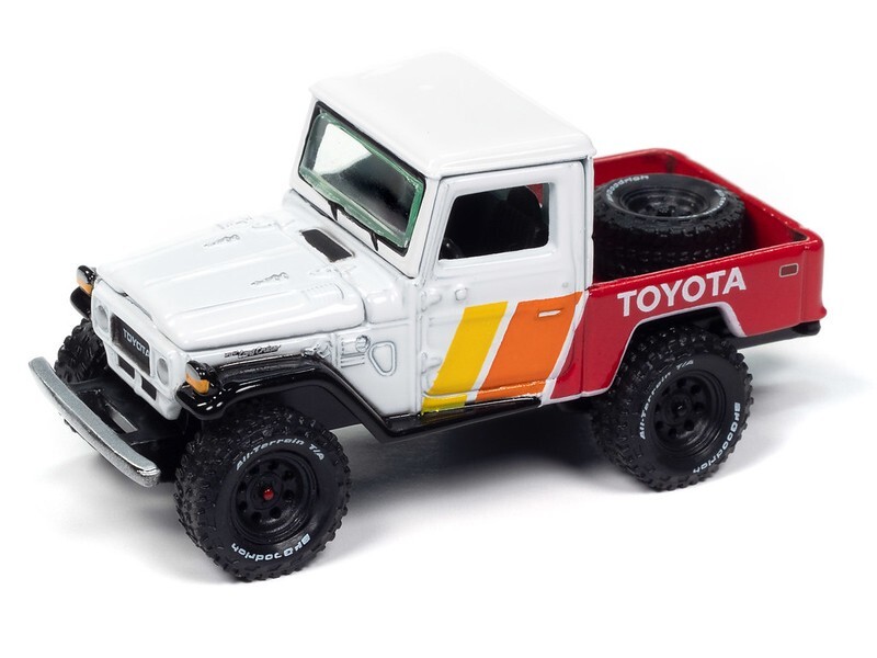 Miniature Johnny Lightning 1:64 - Toyota Land Cruiser 1980 Avec Remorque Et Go-kart - Blanc