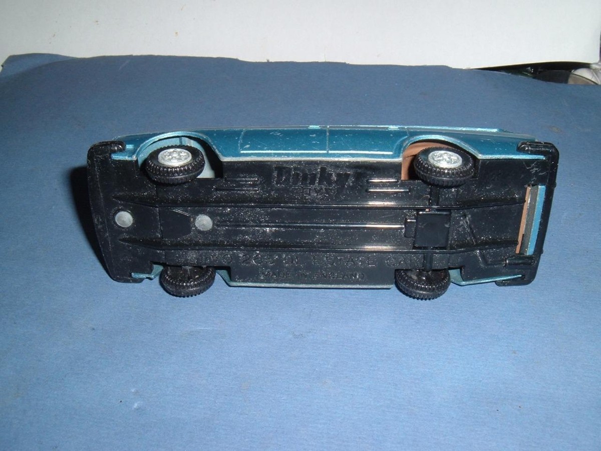 DINKY VOLVO 265 DL ESTATE - IN USED CONDITION - VINTAGE - 5.5