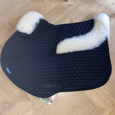 Griffin Nuumed HiWither Close Contact Schabracke mit Wollkragen Medium