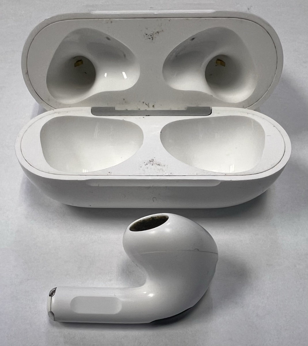 Apple AirPods - Model A2566 Replacement Charging Case, Left