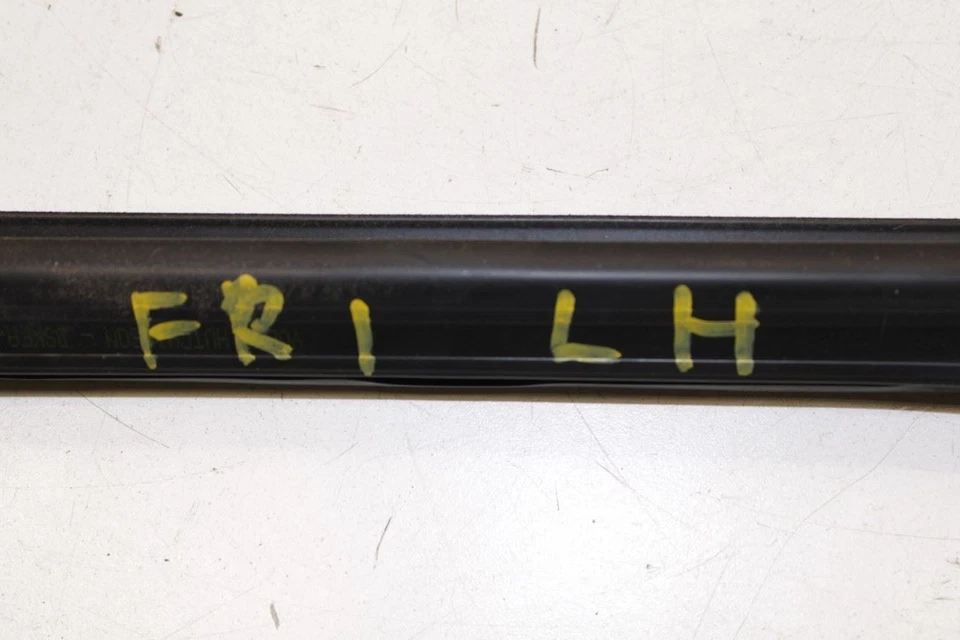 Canal de funcionamiento de la puerta delantera izquierda Volvo S60 2011-2018 con correa moldeada Foto 2 de 4