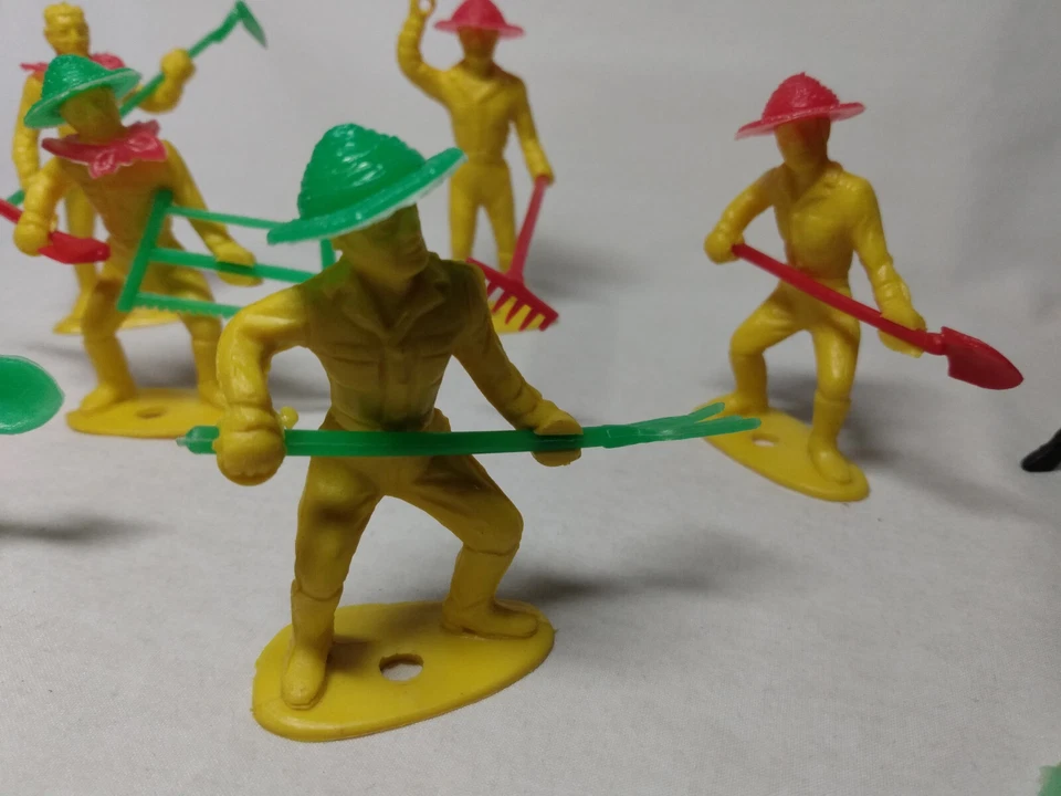 MPC Ringhand Farmers Accesorios LOTE De Colección Original Caballo Jinete Azada Pala Hacha Foto 3 de 4