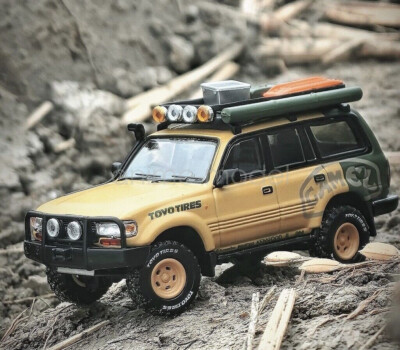 GCD 1:64 Camel Land Cruiser LC80 Off Road SUV Model Diecast Metal