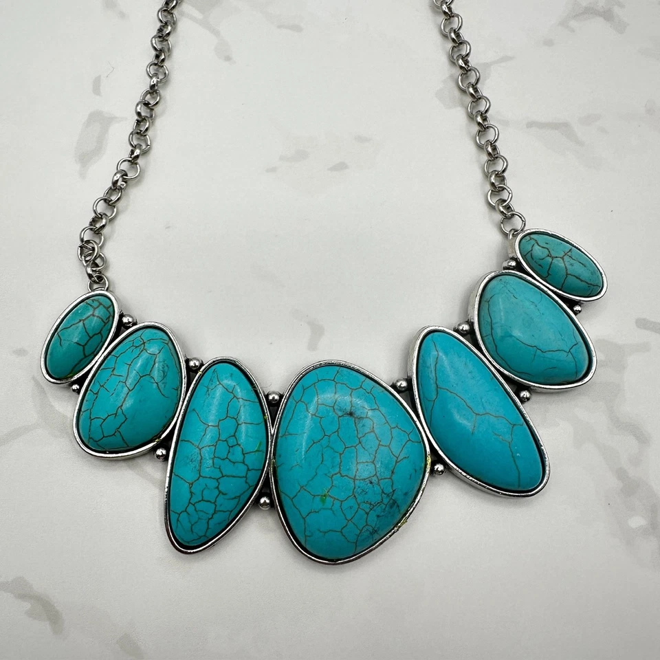 Conjunto de Colar e Brincos Paparazzi Turquesa Declaração, Tom Prata Vintage - Imagem 2 de 4