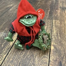 Russ Christmas Frog Resin Bean Bag Country Folk Holding Wreath