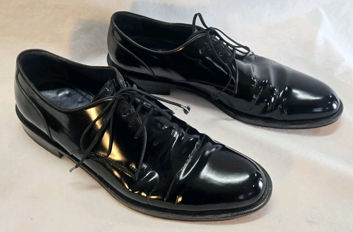 Salvatore Ferragamo Solid Patent Leather Dress Shoes for Men  display picture 3