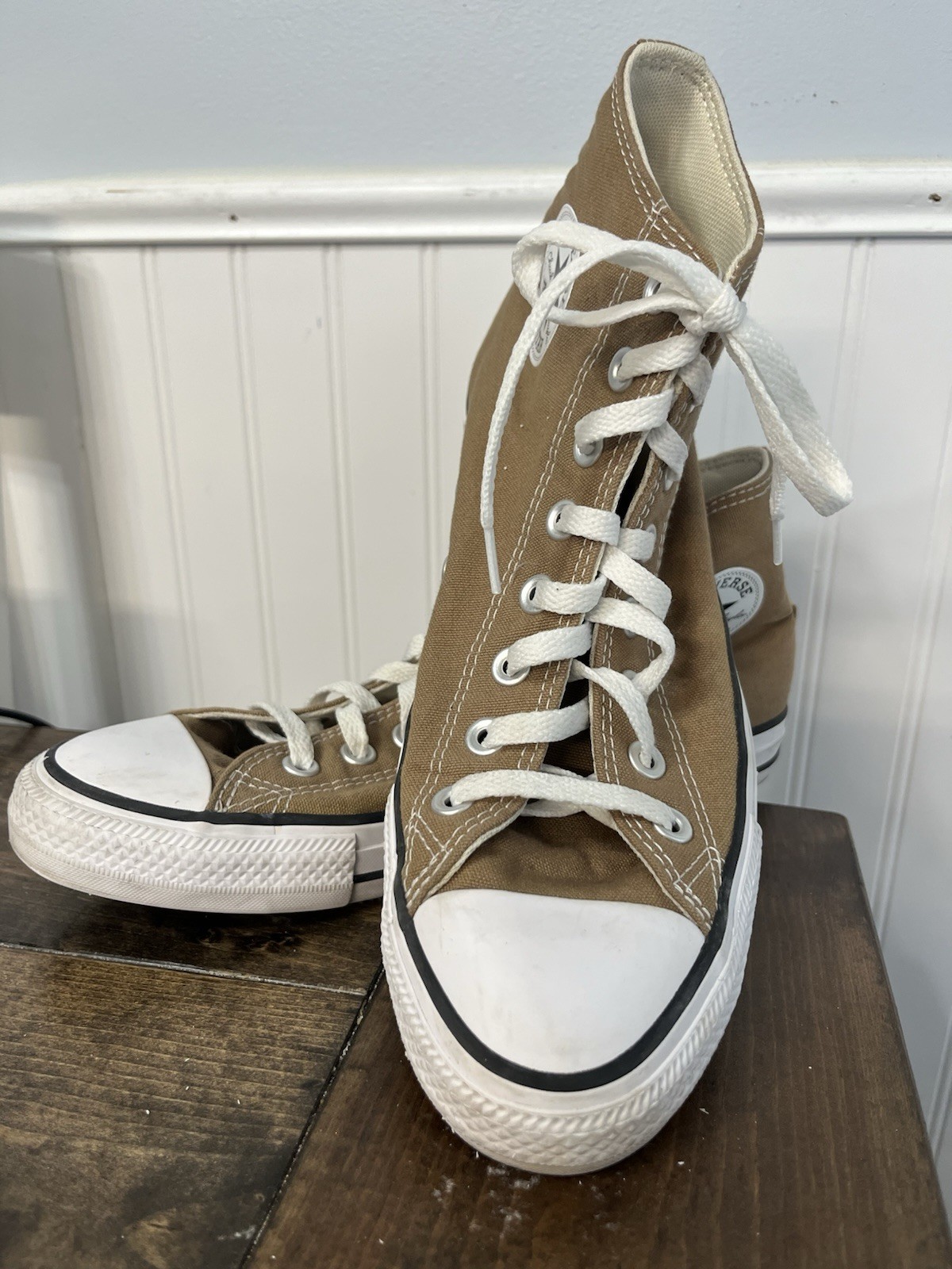 Converse Chuck Taylor All Star Athletic Shoes Tan Mens Size 8 Womens Size 10 Converse Chuck Taylor All Star Athletic Shoes Tan Mens Size 8 Womens Size 10