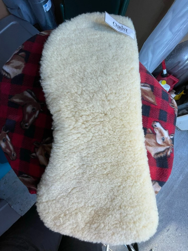 Nuevo Cristo piel de oveja inglés silla media almohadilla. Espectáculo Horse calidad. Blanco/Natural Foto 4 de 4