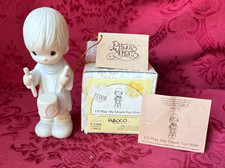 PRECIOUS MOMENTS "1982" "E2360""I'LL PLAY MY DRUM FOR HIM" NEW IN BOX-NEVER DISP