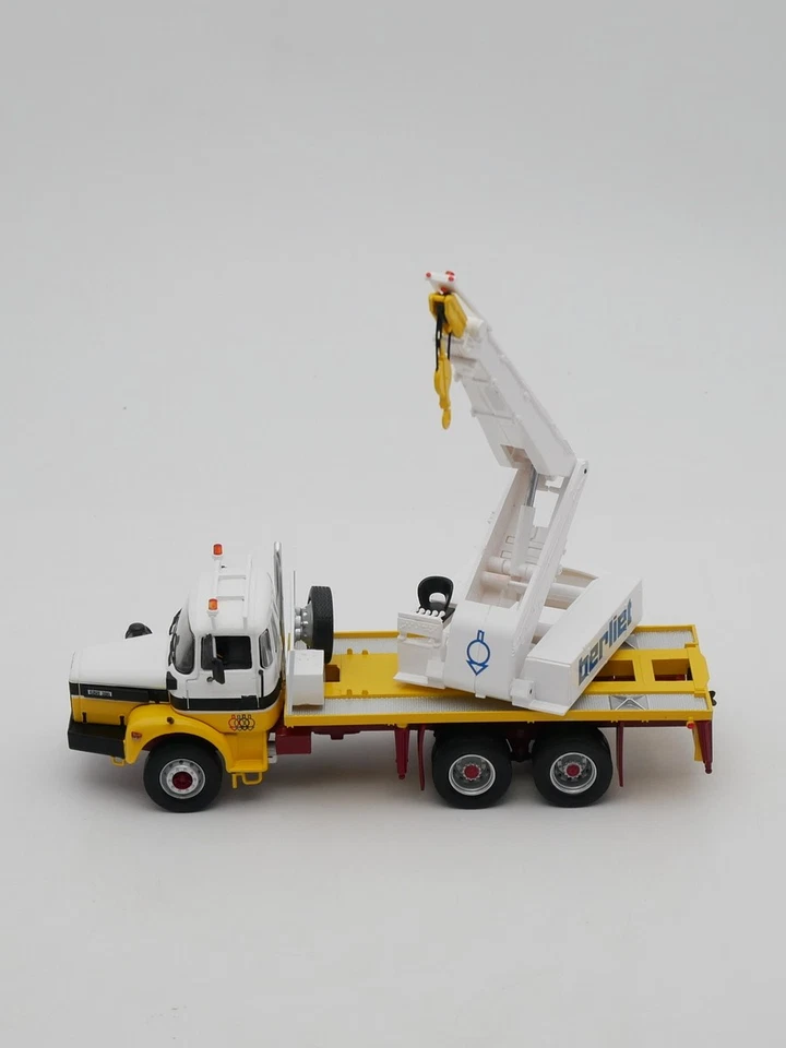 Caminhão Berliet GBH 280 com guindaste - Veículo modelo de liga fundida 1:43 - Imagem 4 de 4