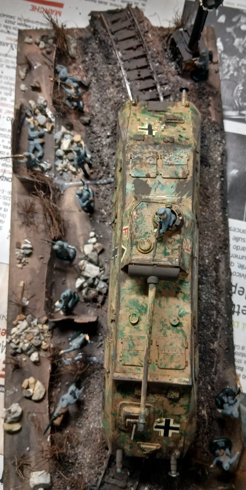 DIORAMA Treno corrazzato Panther e figurini 1:72 - Immagine 2 di 4