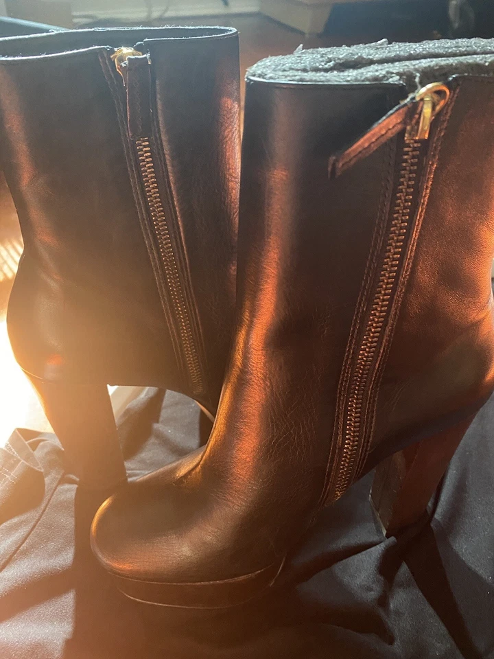 Botas marca ShoeMint talla 6. Foto 3 de 4