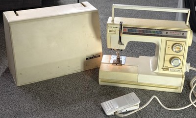 Vintage Janome New Home Modell SX2122 Nähmaschine mit frühem Computer ausgestattet