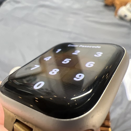 Apple Watch SE 2nd Gen 40mm GPS S/M MR9U3LL/A 2023 Model - Photo 2 sur 5
