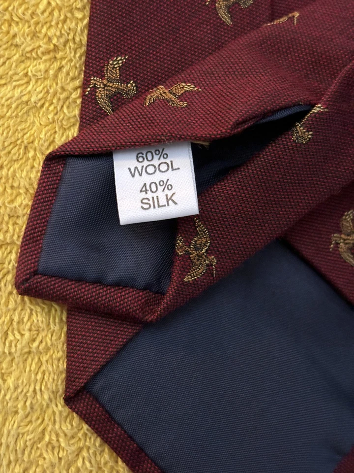 Nuevo sin etiquetas John Comfort 60 % lana/40 % seda borgoña corbata tejida pájaros 3 5/8x57 hecha en Reino Unido Foto 3 de 4