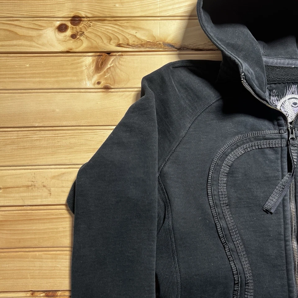 Sudadera con Capucha de Buceo Lululemon Edición Especial Cinta Plisada Talla 8 Negro Agujeros para Pulgar Rara Foto 3 de 4