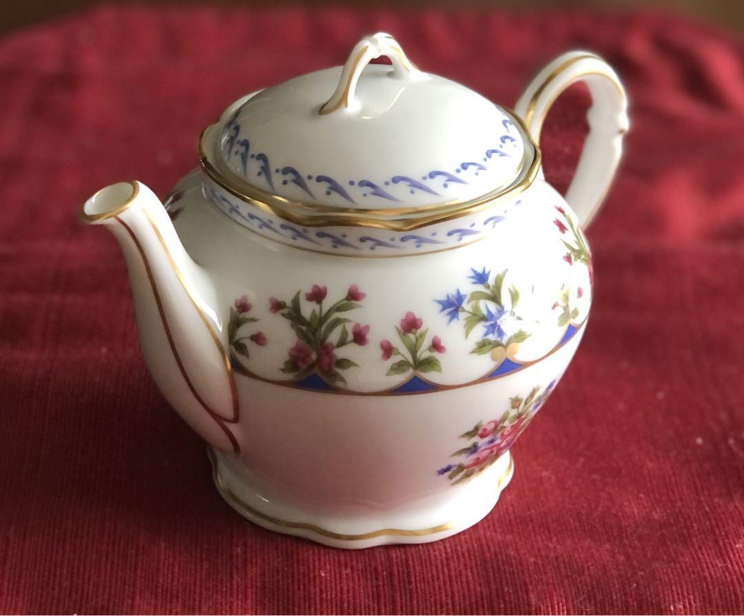 Bernardo Limoges Chateaubriand S Size Teapot 4.72” tall Diameter 