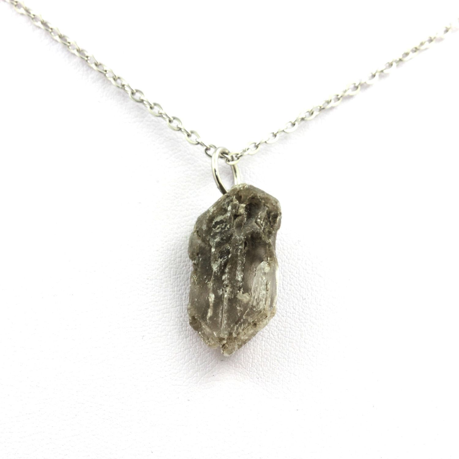 Collier Gypse brut de 15.43 ct contre le stress minéral naturel de Marcieu