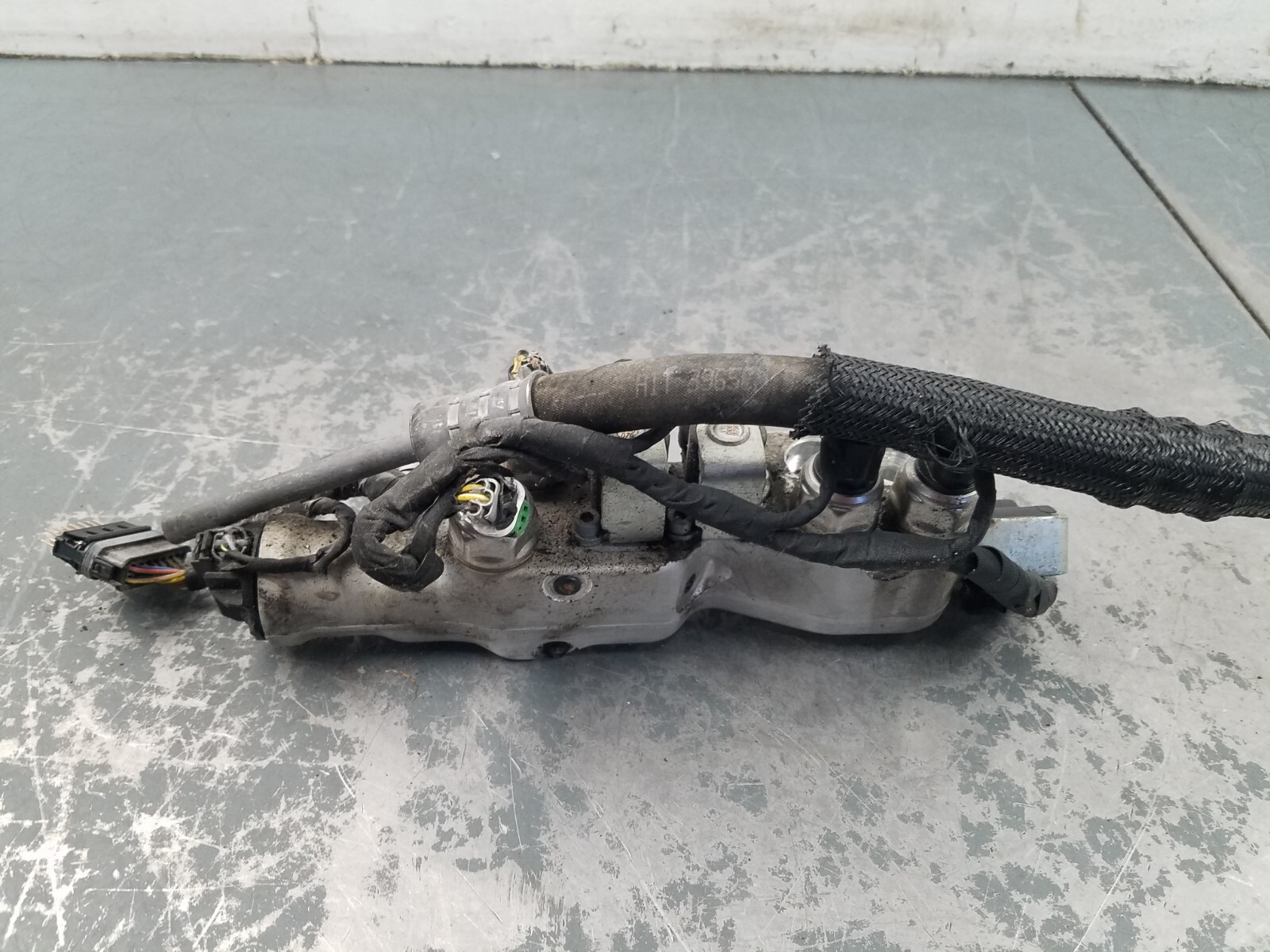 2021 McLaren 765LT Suspension Valve Block / Hoses / Harness #5537 C7