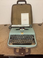 Vintage OLIVETTI Lettera 22 Portable Mechanical Typewriter Carry Case And Manual