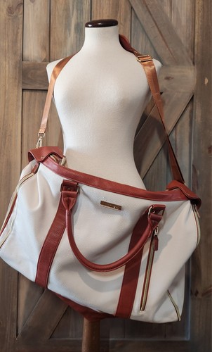 Luhxe Weekender Duffel Bag Carry On Garment Bag Shoe Pouch Detachable Strap