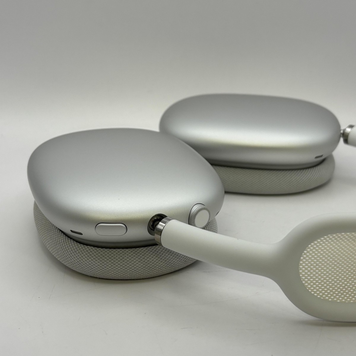 Apple AirPods Max （Lightning）：6F25 シルバー Apple AirPods Max Headphones Silver - US