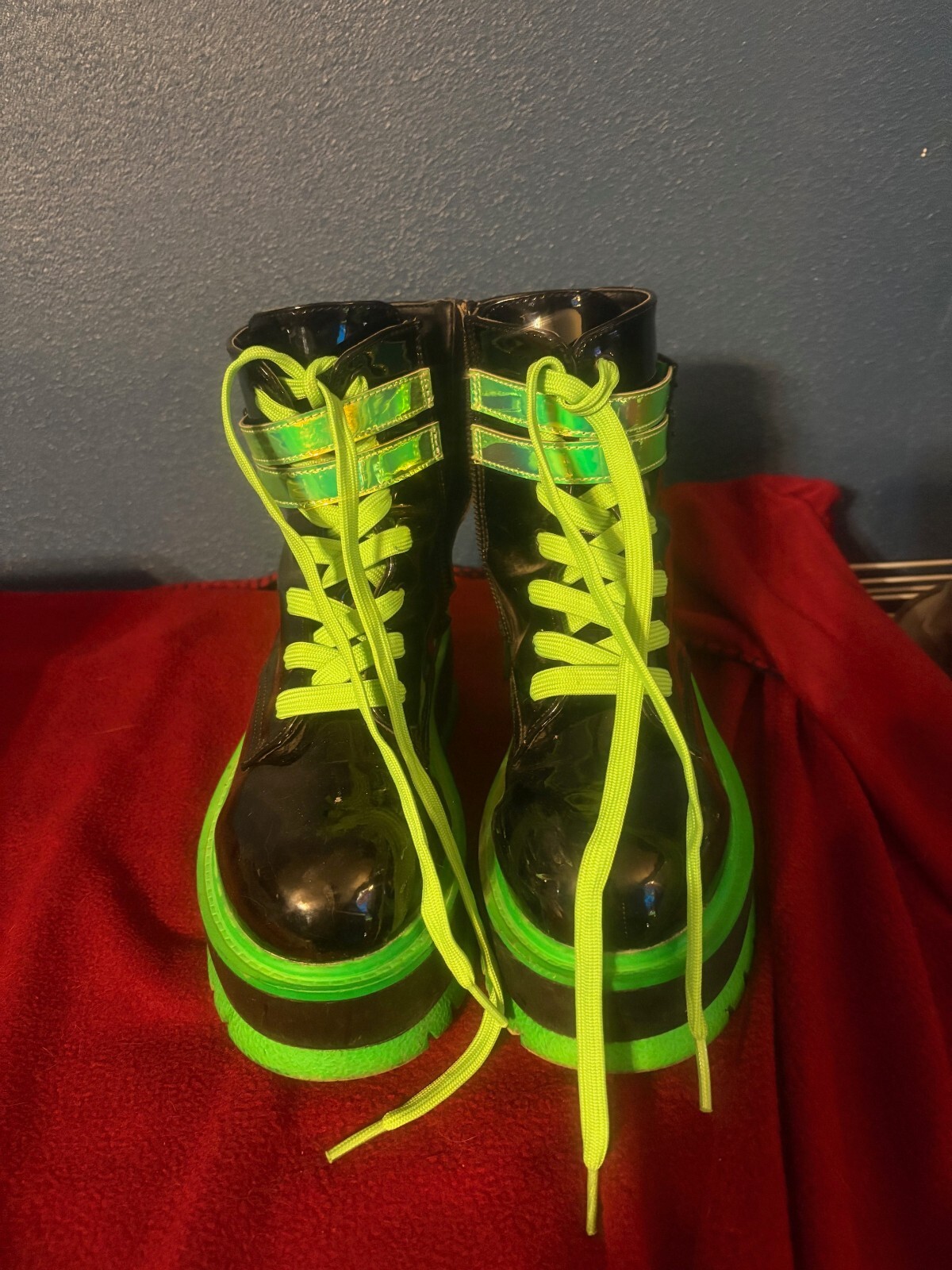 Demonia Slacker-52 Neon Green Size 6 Women's Ankle Boots