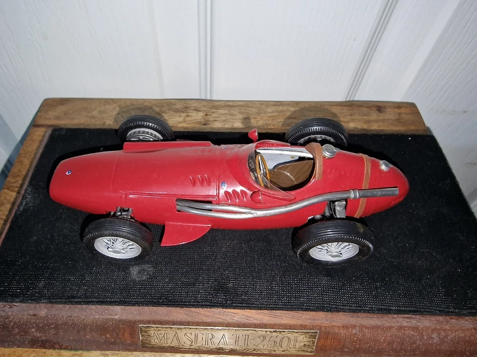 Kit de metal blanco MASERATI 250F 1957 Built Racer escala 1/20 Foto 2 de 4