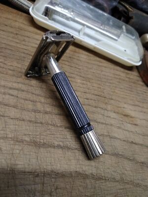 Vtg 1969 O4  Gillette Flare End Black Handle TTO Safety Razor Nice Shape!