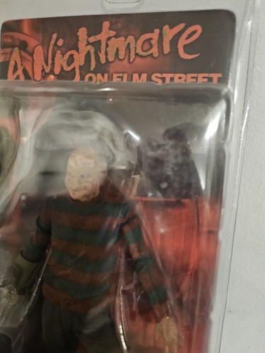 Carrete NECA Toys Pesadilla en Elm Street Freddy Krueger con guante eléctrico sellado - Imagen 5 de 8