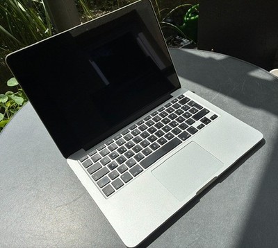 Apple MacBook Pro, 13,3 Zoll Retina Display, 256GB SSD, Intel Core i5, 8GB SDRAM