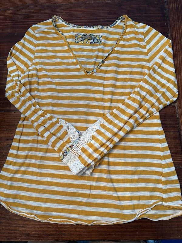 Anthropology Little Yellow Button Women’s L V-Neck Yellow/White Striped Knit Top