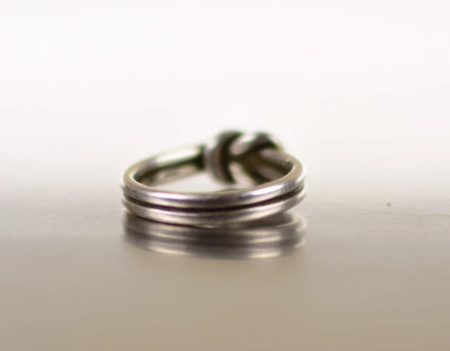 Anillo James Avery Anudado Amantes (Talla 8) Foto 3 de 4