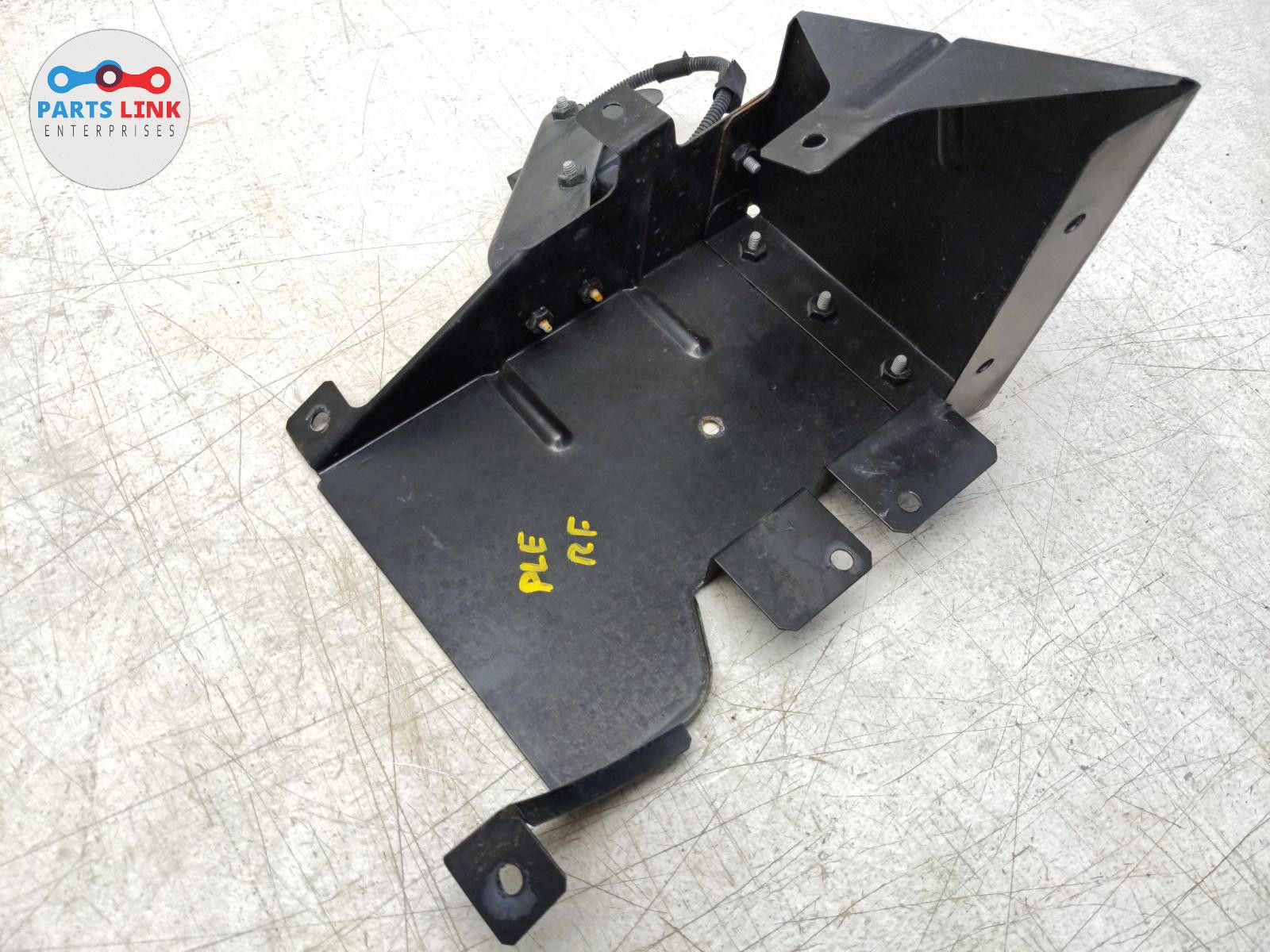 2011-19 MASERATI GRANTURISMO FRONT RIGHT TPMS BRACKET MODULE ANTENNA MOUNT M145