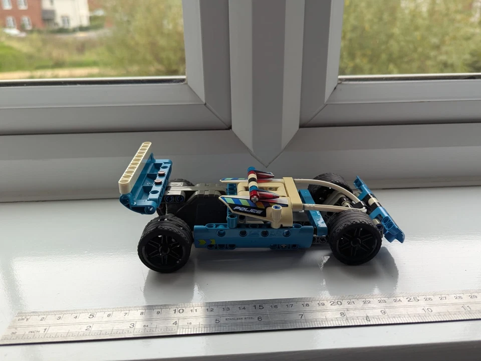 LEGO Technic 42091 Police Pursuit, photo 2 of 5