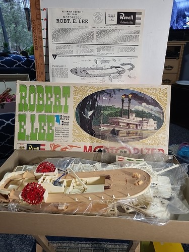 Revell Robert E. Lee Steamship kit H-402:398 Open Model Kit