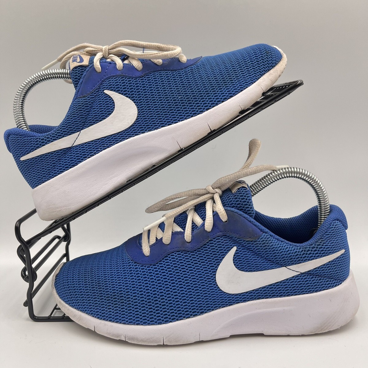nike tanjun gym shoes