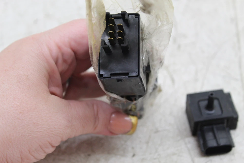 Suzuki GSXR750 GSXR 750 GSXR-750 2012 OEM relés sensores enchufes caja de fusibles El-27 Foto 4 de 4