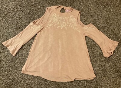 Love On A Hanger Women's Top Sz M Cold Shoulder Embroidered Blush Pink Shirt