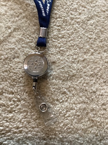 Boeing Logo Retractable ID Badge Lanyard - 787 Dream Liner - New In Package - Picture 3 of 7