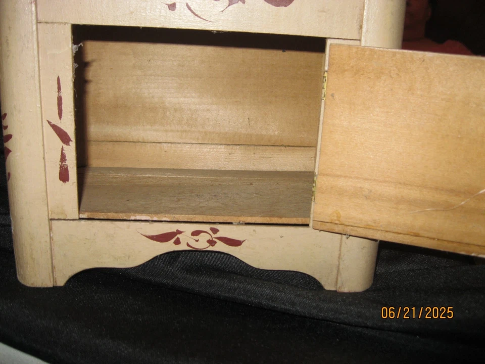 精彩古董娃娃复古家具木制卧室套装 - 8 件 — 第 4/4 张图片