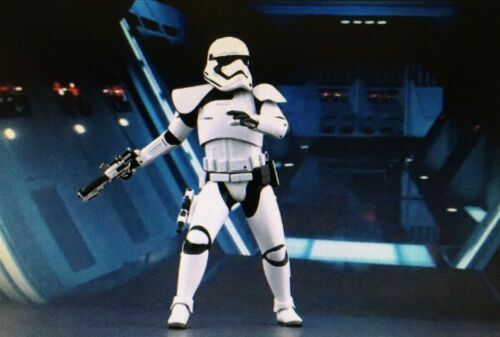 Hot Toys Star Wars First Order Stormtrooper Officer 1/6 - PLANET MOVIE STORE LOJA DE ACTION FIGURES