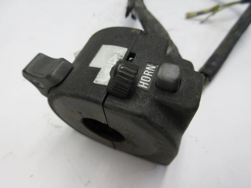 Suzuki GS750 GS 750 1979 EC LUCES DE MANO IZQUIERDA INTERRUPTOR DE CONTROL BOCINA GIRATORIA Foto 2 de 4