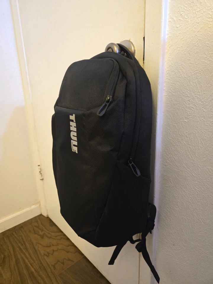 Mochila de lona Thule Accent 20L negra | Compartimento para computadora portátil | Listo para viajar Foto 2 de 4