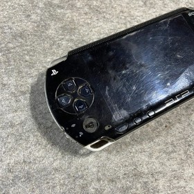 Sony PSP-1001 PlayStation Portable Handheld System Black Wi-Fi NTSC-U/C 32MB