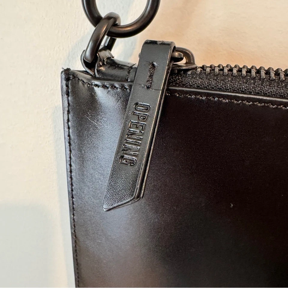 Bolso sin asas convertible de cuero brillante Opening Ceremony Nev, negro Foto 4 de 4