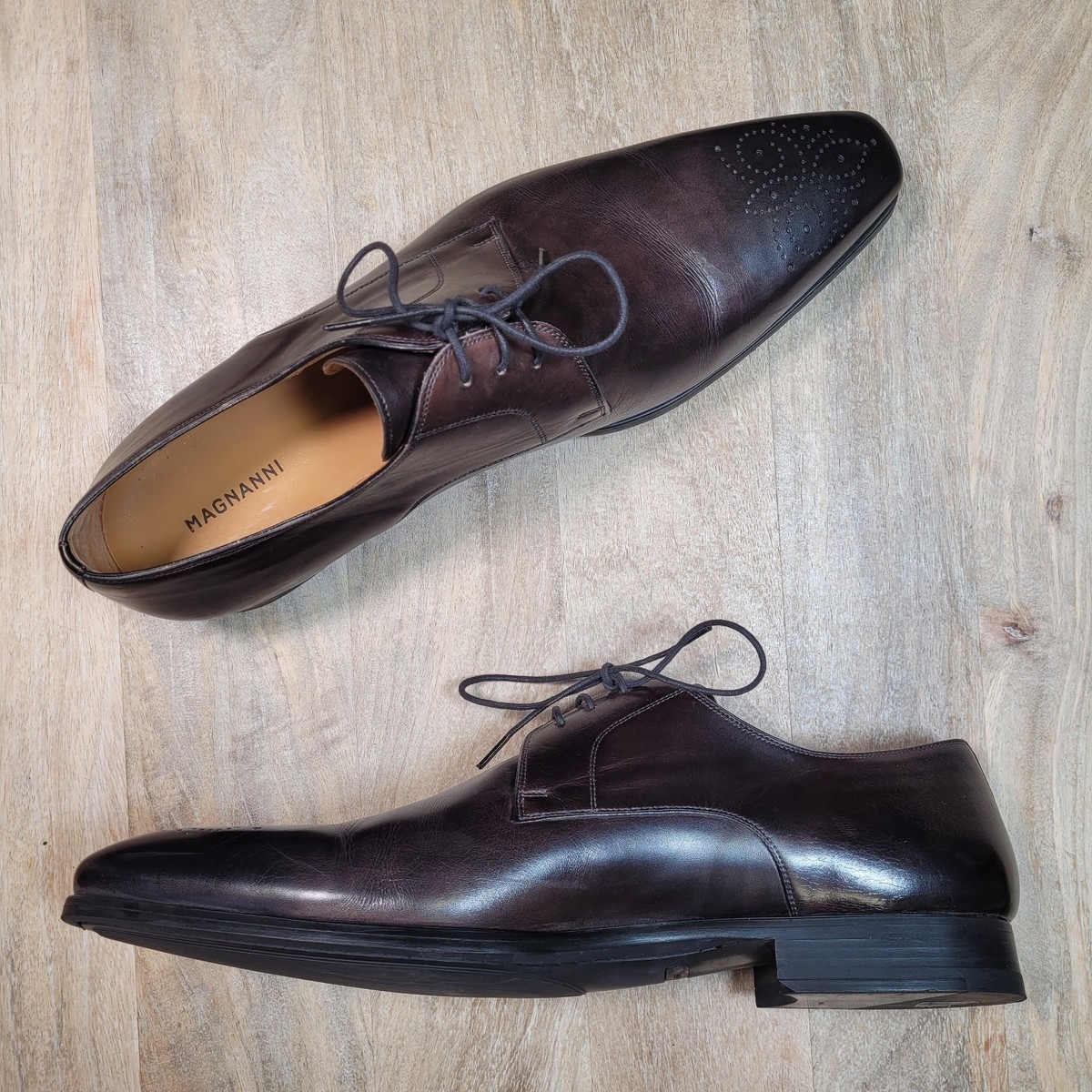 Magnanni Medallion Cap Toe Lace Up Leather Derby Dress 