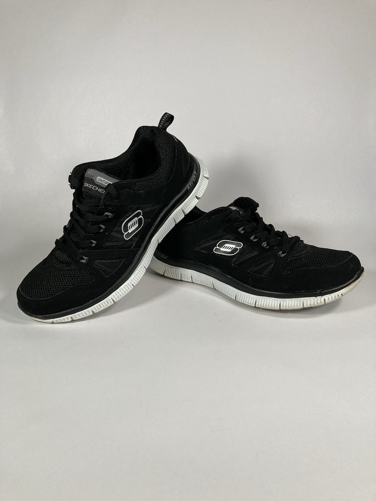 Skechers Shoes Women&rsquo;s Size 8 Black Lightweight Flex Sole 